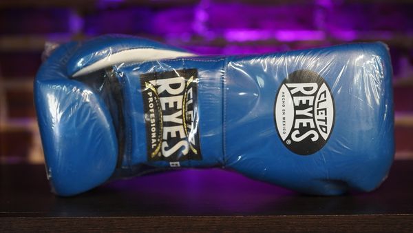 Cleto Reyes Traditional Lace Training Gloves (18oz, Electric Blue)