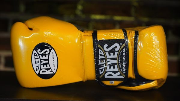 Cleto Reyes Hook and Loop Gloves (16oz, Brilliant Yellow)