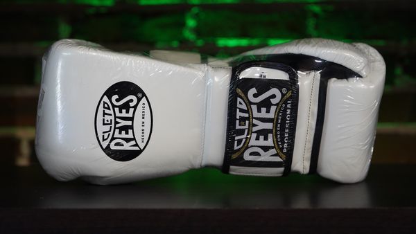 Cleto Reyes Hook and Loop Gloves (18oz, White)